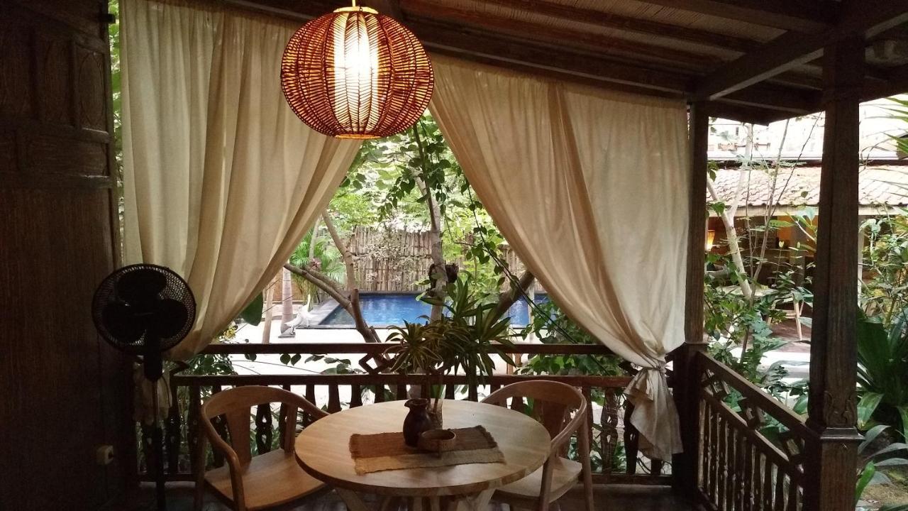 Villas Light House - Eco-Traditional Joglo Gili Trawangan Exterior photo