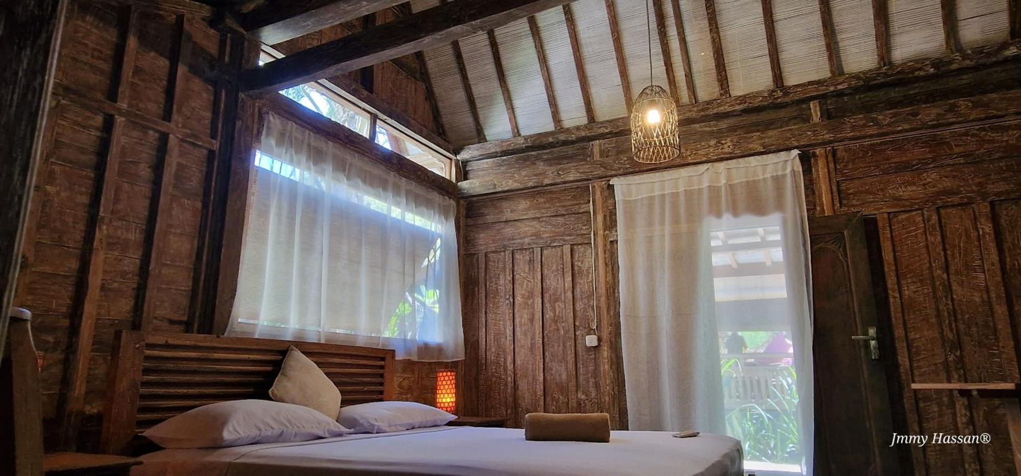 Villas Light House - Eco-Traditional Joglo Gili Trawangan Exterior photo