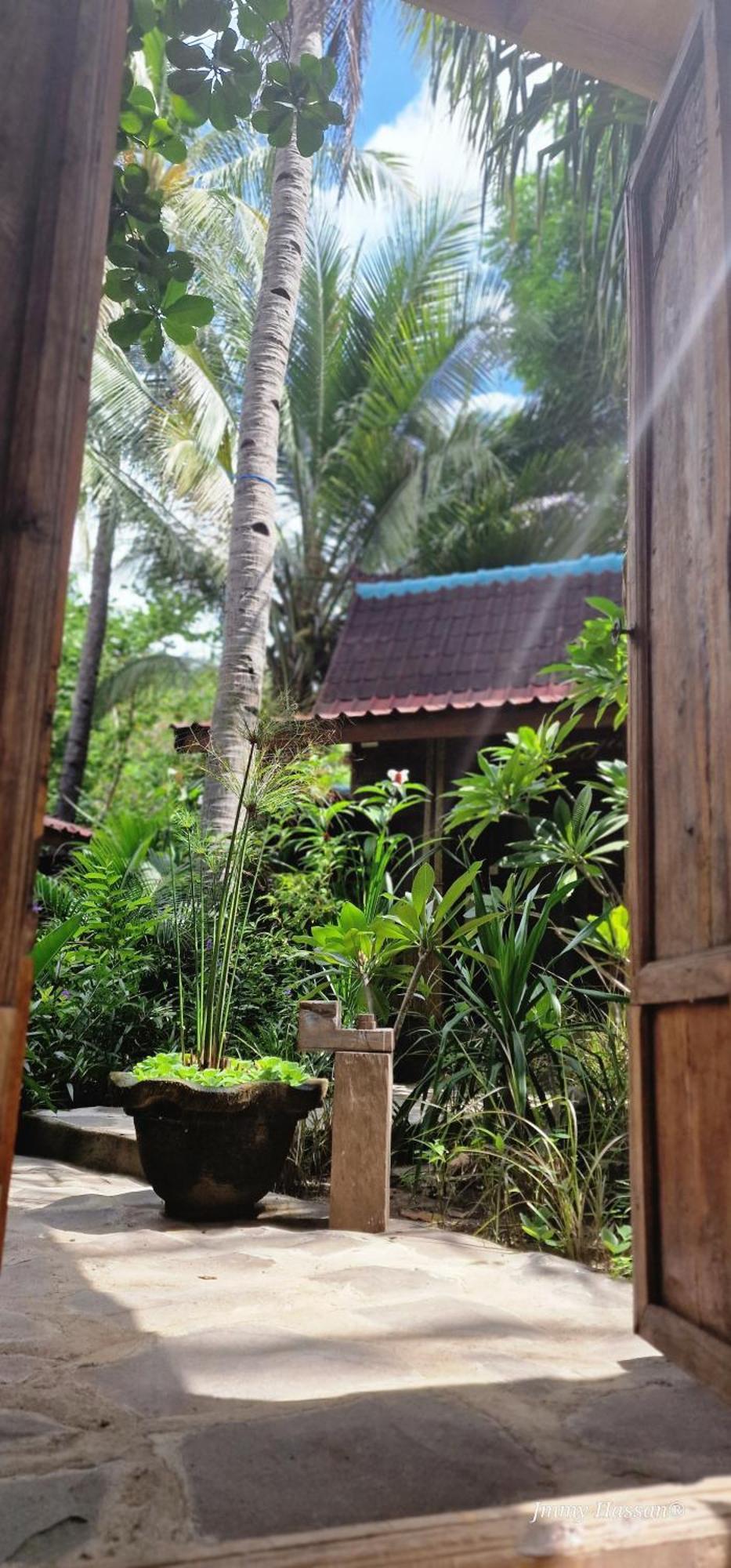 Villas Light House - Eco-Traditional Joglo Gili Trawangan Exterior photo