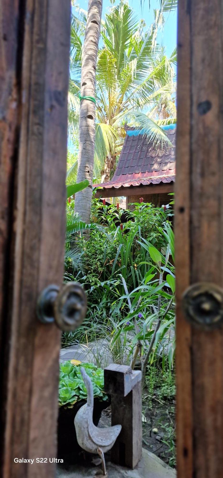 Villas Light House - Eco-Traditional Joglo Gili Trawangan Exterior photo