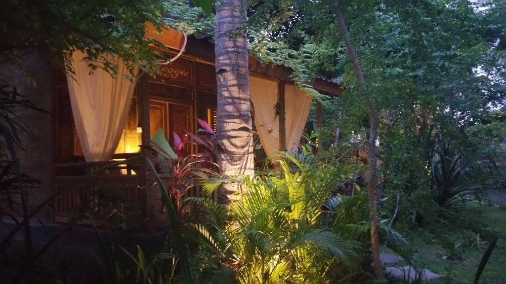 Villas Light House - Eco-Traditional Joglo Gili Trawangan Exterior photo